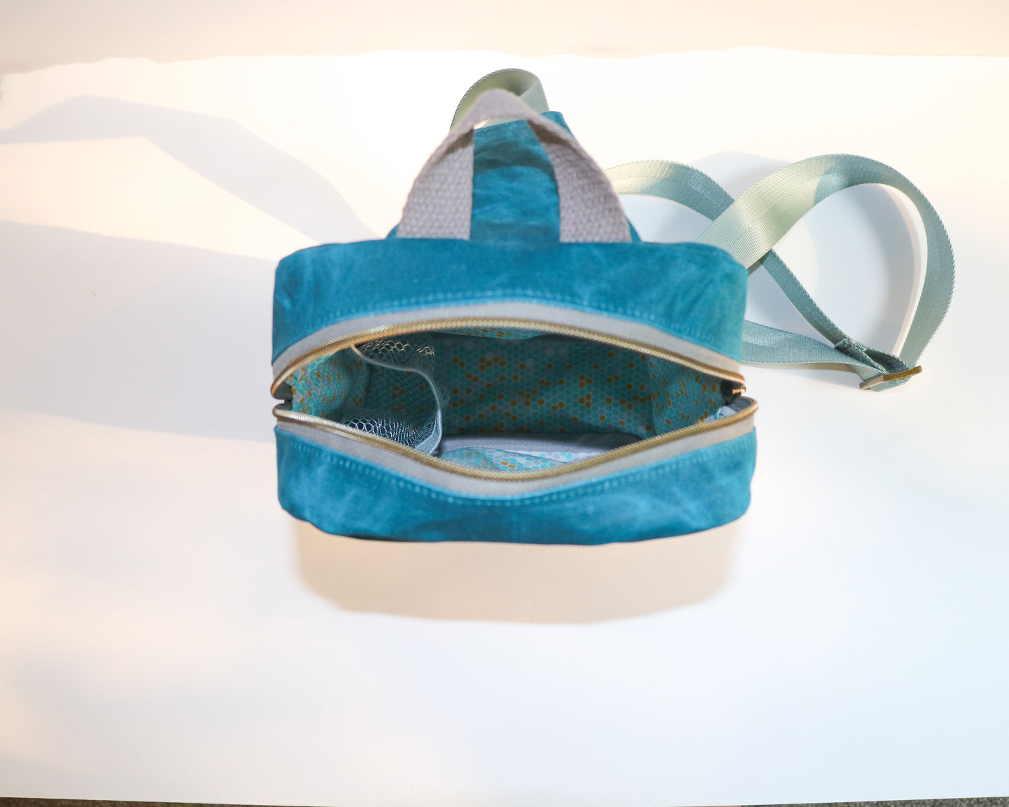 inside view of sling backpack showing mesh water bottle pocket