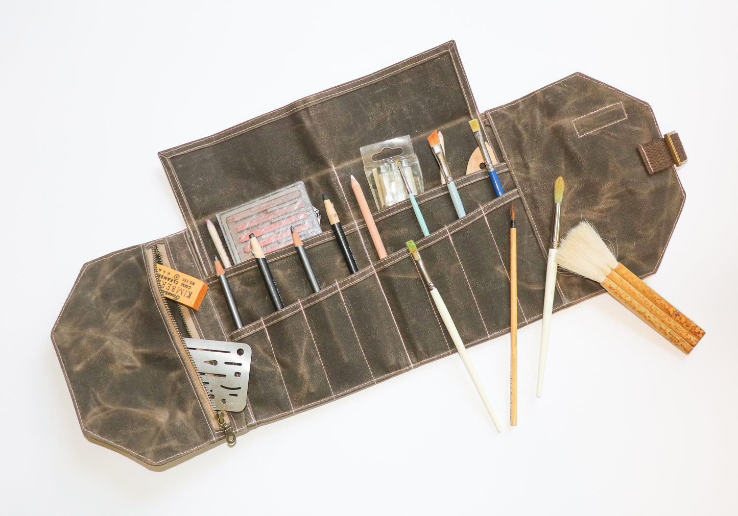 earth artist roll, inside view with art supplies
