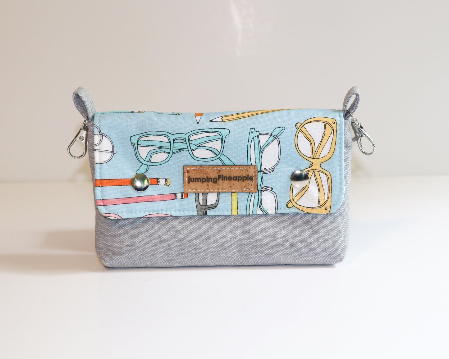 eye glasses belt loop pouch, front view