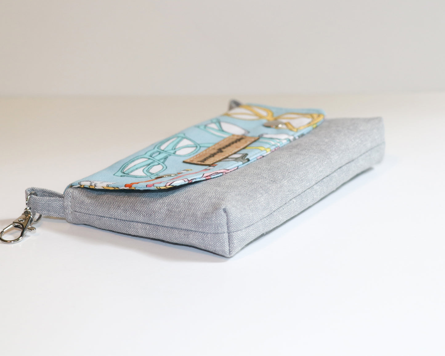 eye glasses belt loop pouch, laying on side